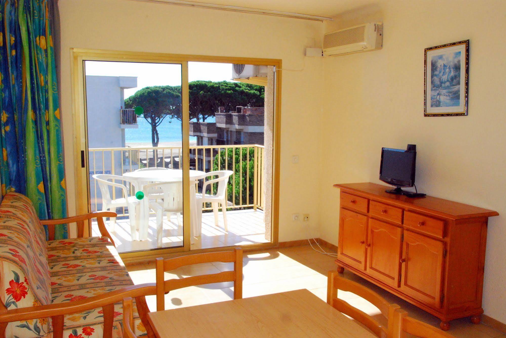 Rentalmar Pins Marina Cambrils Buitenkant foto