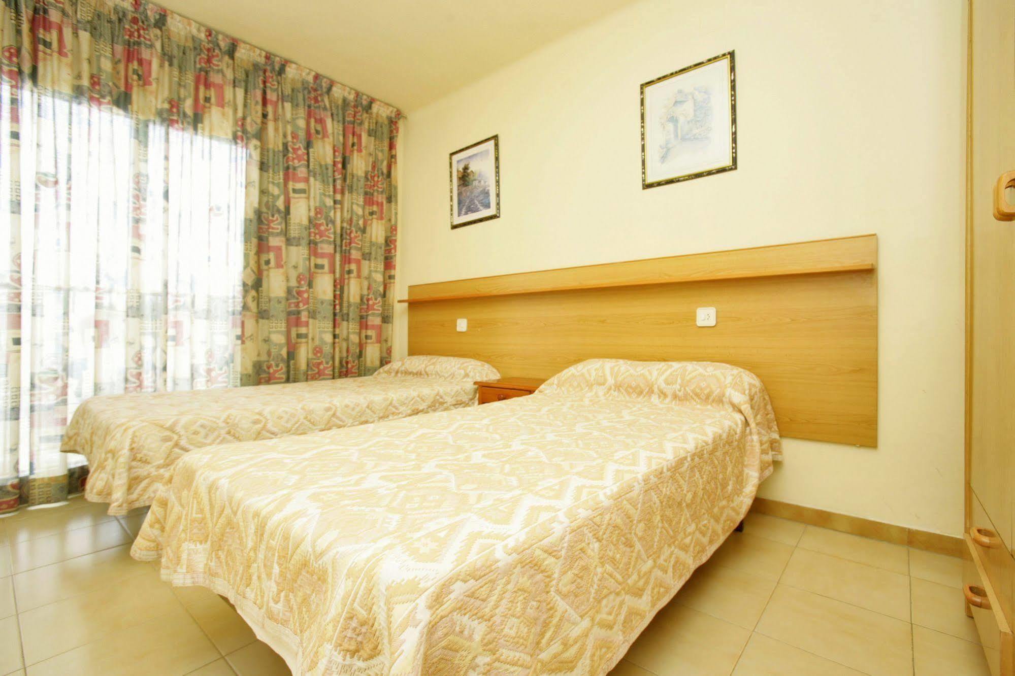 Rentalmar Pins Marina Cambrils Buitenkant foto
