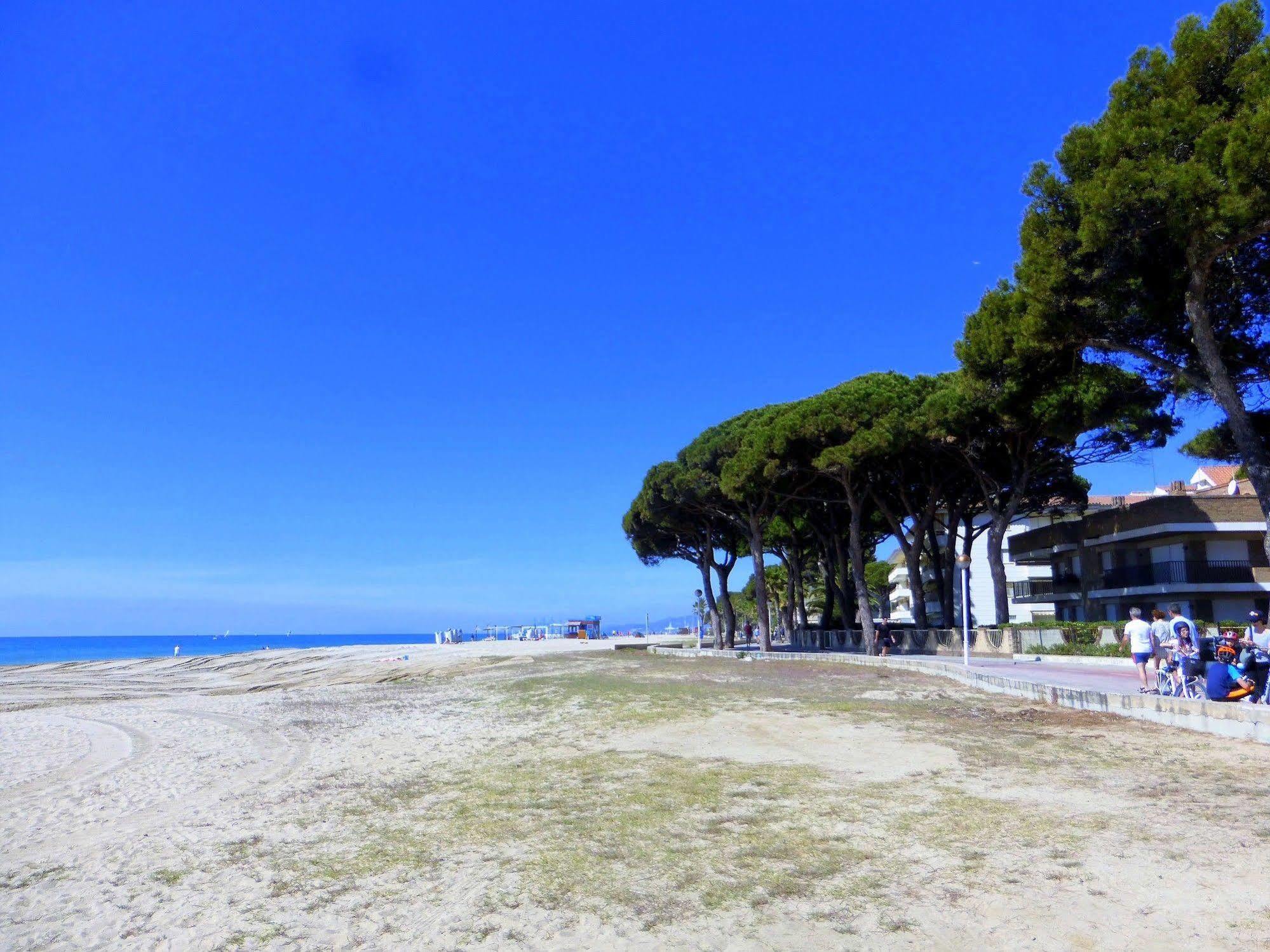 Rentalmar Pins Marina Cambrils Buitenkant foto