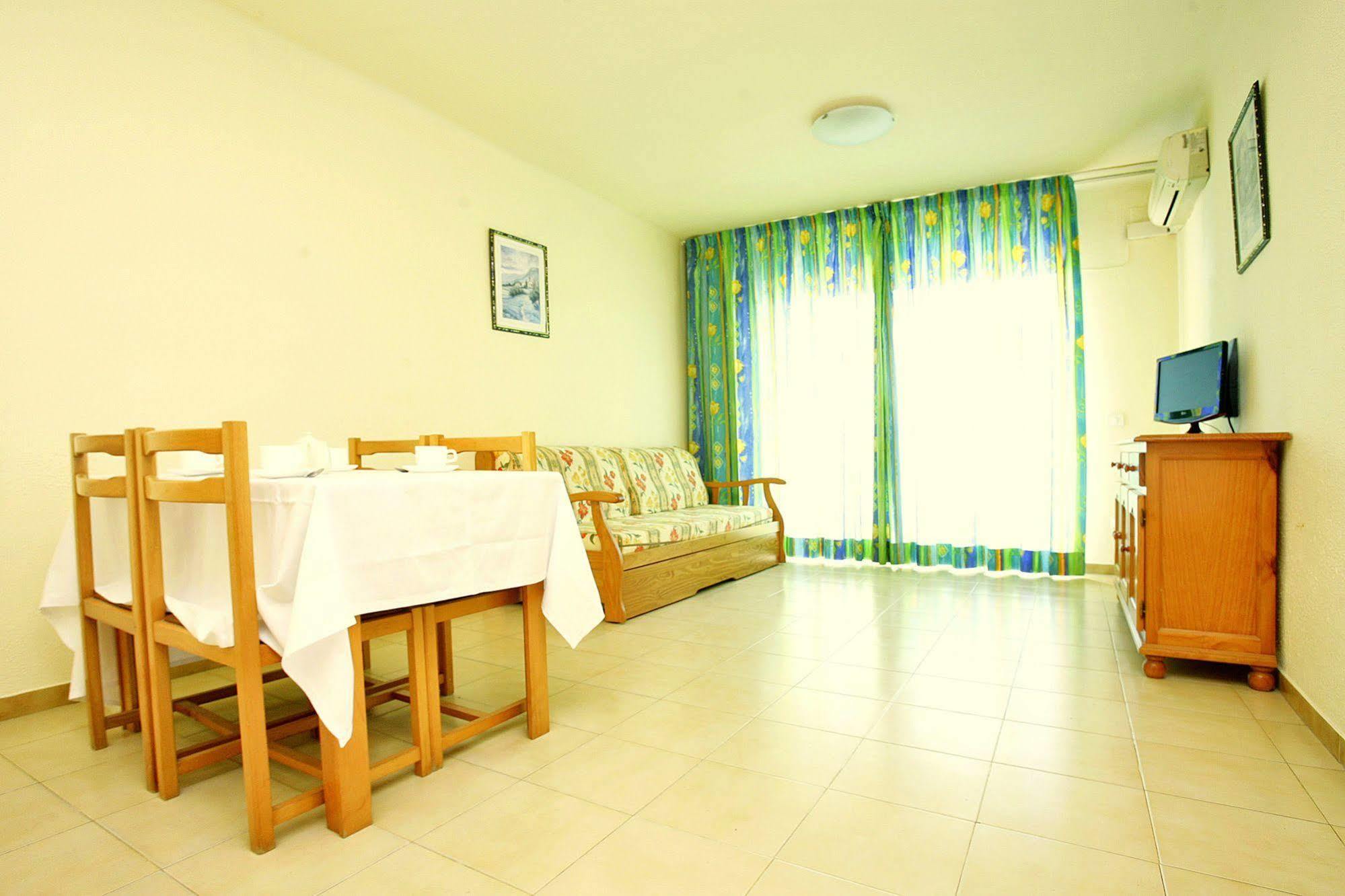 Rentalmar Pins Marina Cambrils Buitenkant foto